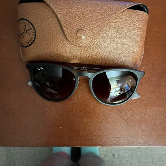 Ray-Ban | Accessories | Ray Ban Sunglasses Only Worn Twice  display picture 1